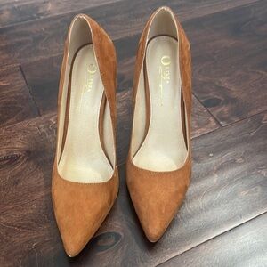 Olivia Ferguson brown suede heels size 7